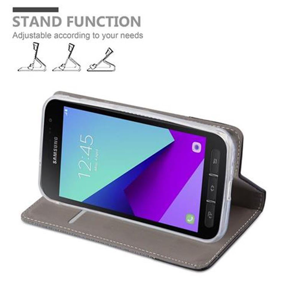 Un telefono Samsung in una custodia grigia che funge da supporto.