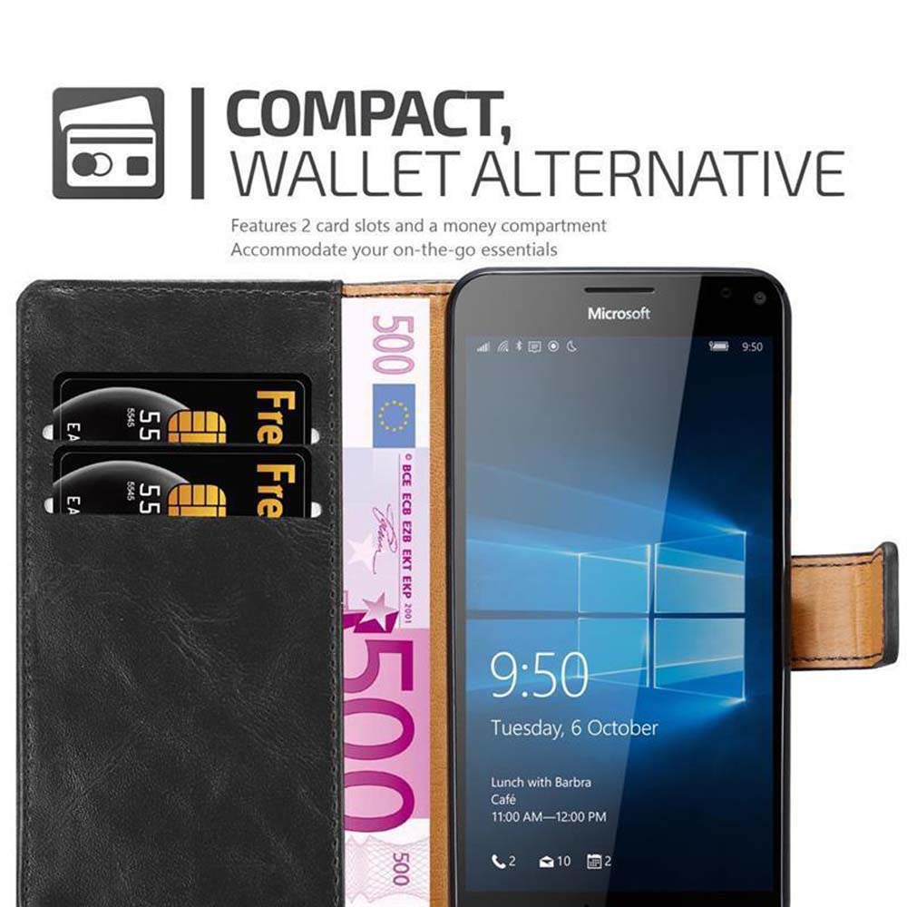 Un portafoglio nero con due fessure per carte, una banconota da 500 euro e uno smartphone.