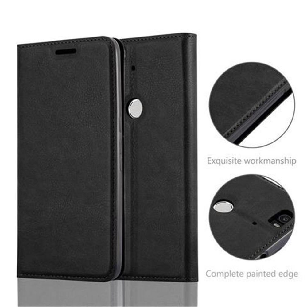 Funda tipo libro de cuero negro con cierre magnético y detalles.