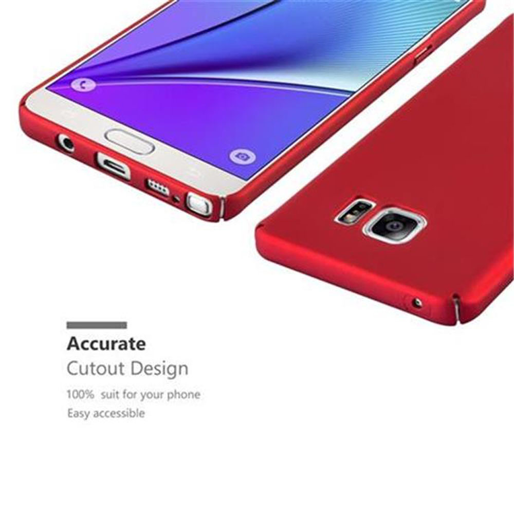 Rotes Smartphone mit Hülle, Nahaufnahme der Anschlüsse und Kamera.