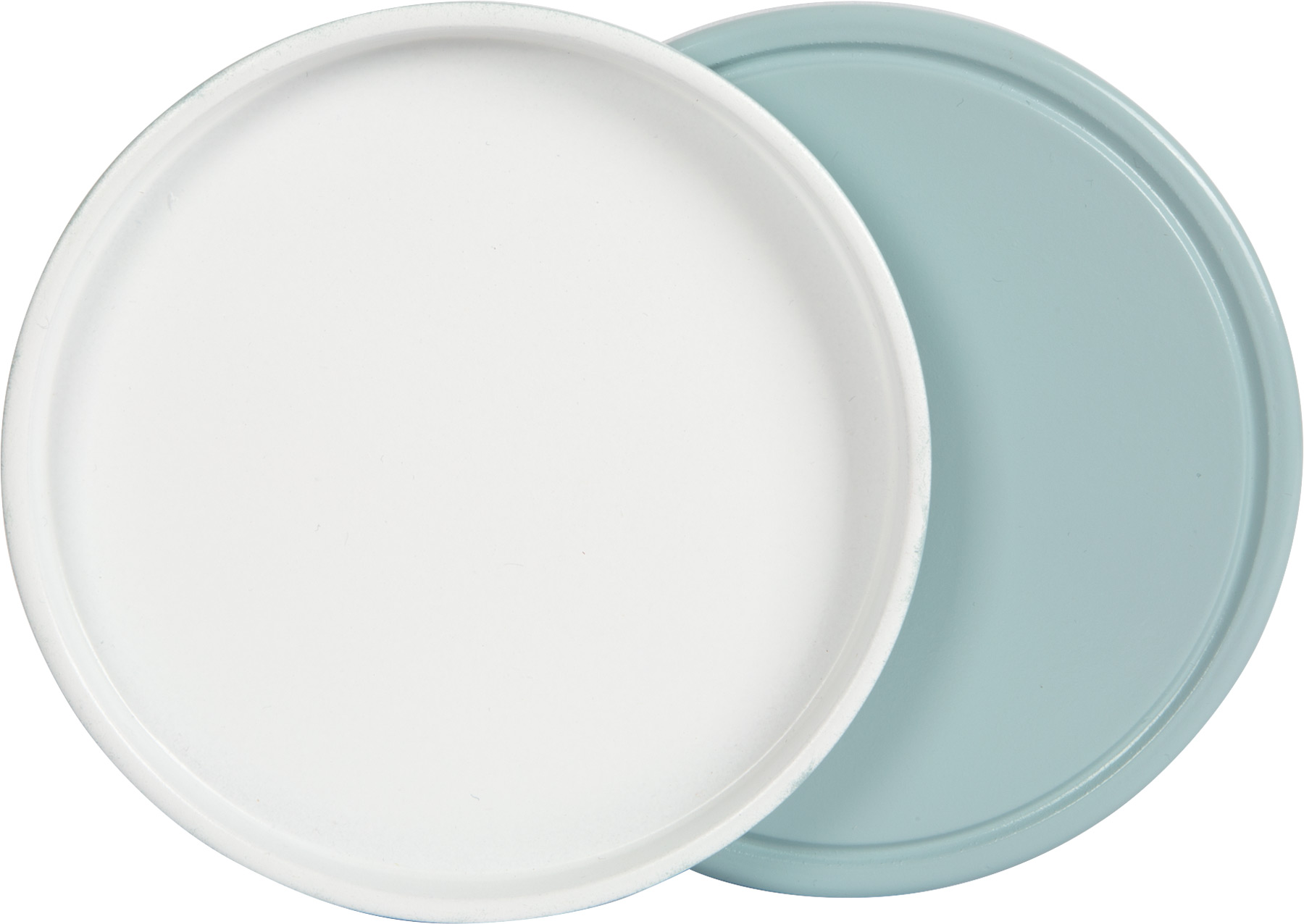 Dos platos redondos, uno blanco y otro azul, apilados uno encima del otro.