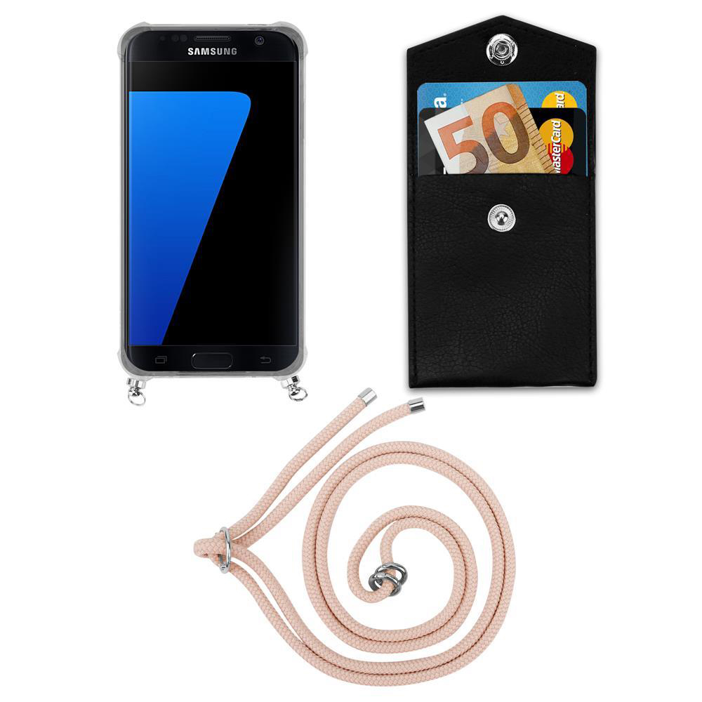 Smartphone con portafoglio e cordino su sfondo bianco.