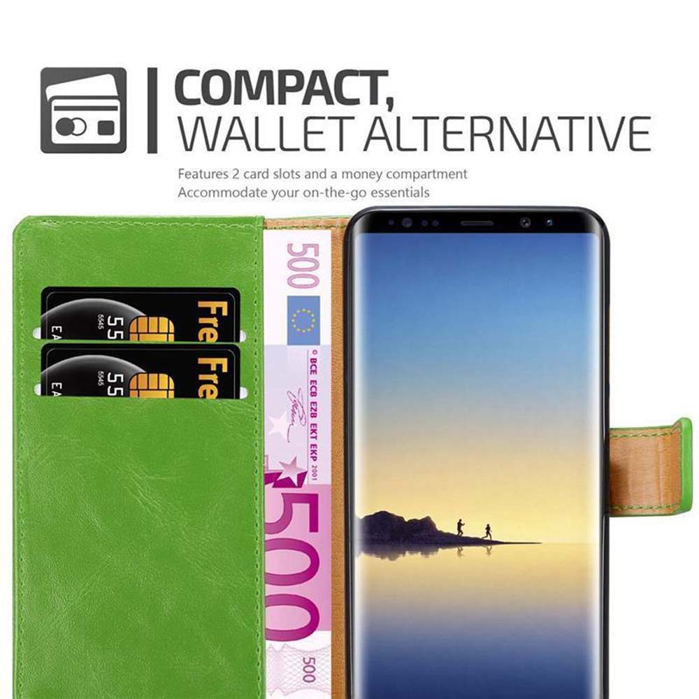Portafoglio verde con telefono, carte e banconota da 500 euro.