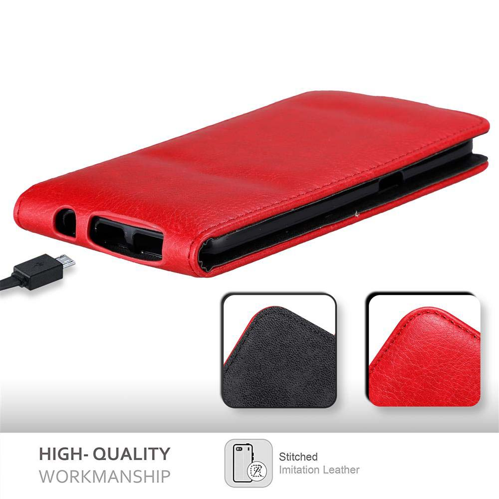 Custodia rossa per telefono in similpelle con cuciture e cavo USB.