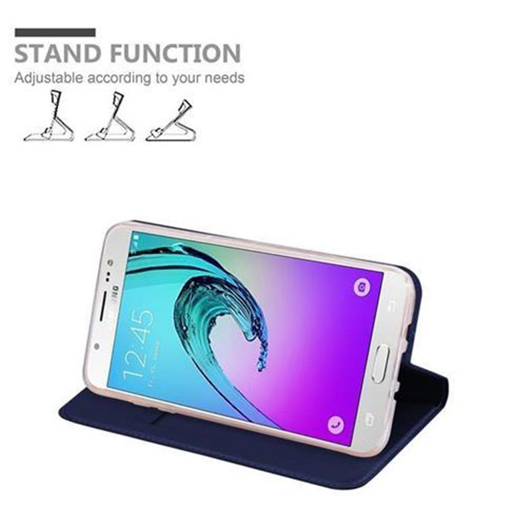 Uno smartphone in una custodia blu scuro che funge da supporto.