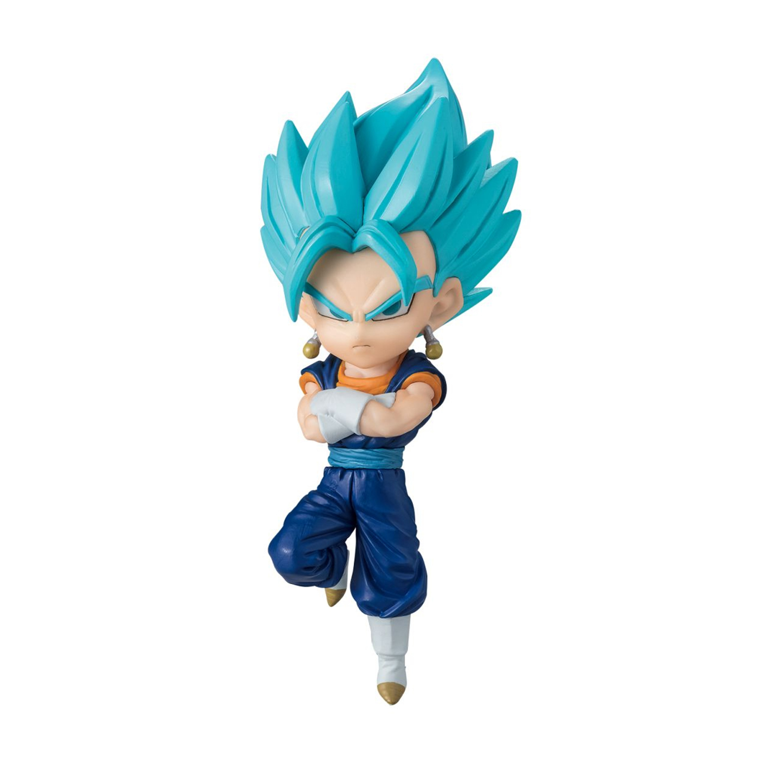 Una figura con cabello azul, vestida de azul y naranja, con los brazos cruzados.