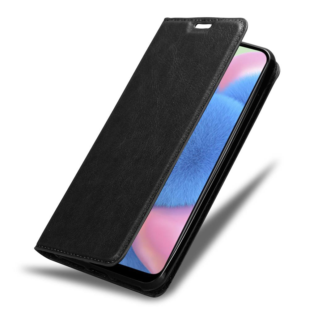 Custodia in pelle nera parzialmente aperta, rivela schermo colorato.