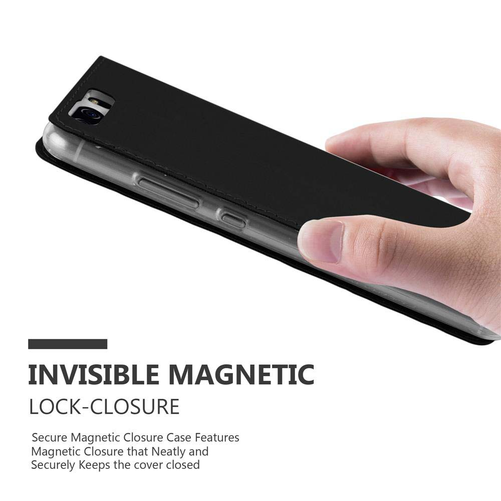 Mano che tiene una custodia nera per telefono con chiusura magnetica.