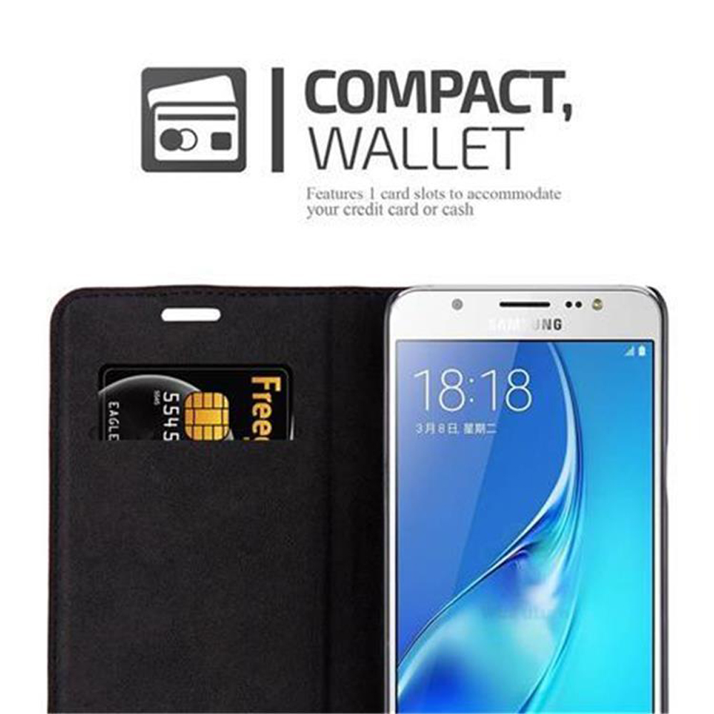Custodia a portafoglio nera con una carta e uno smartphone che mostra le 18:18.