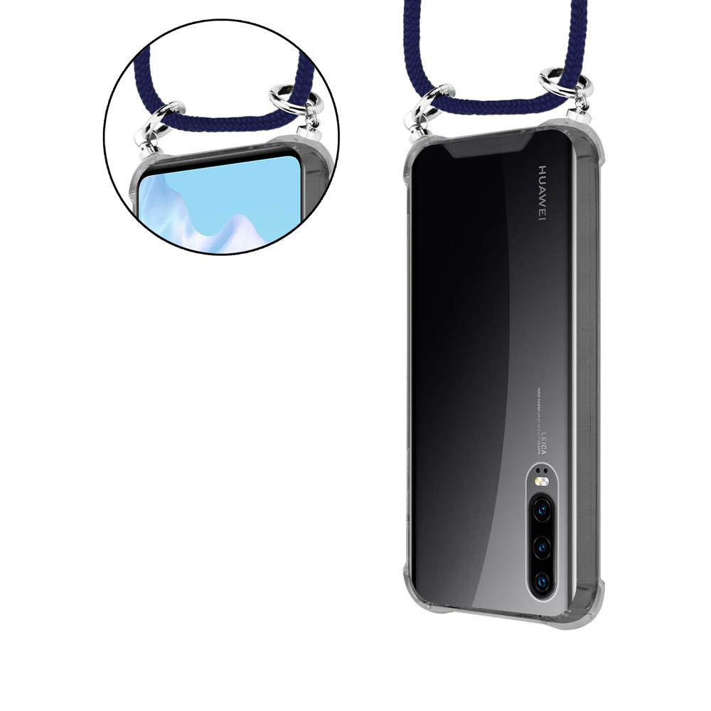 Uno smartphone in una custodia con cordino blu, sfondo bianco.