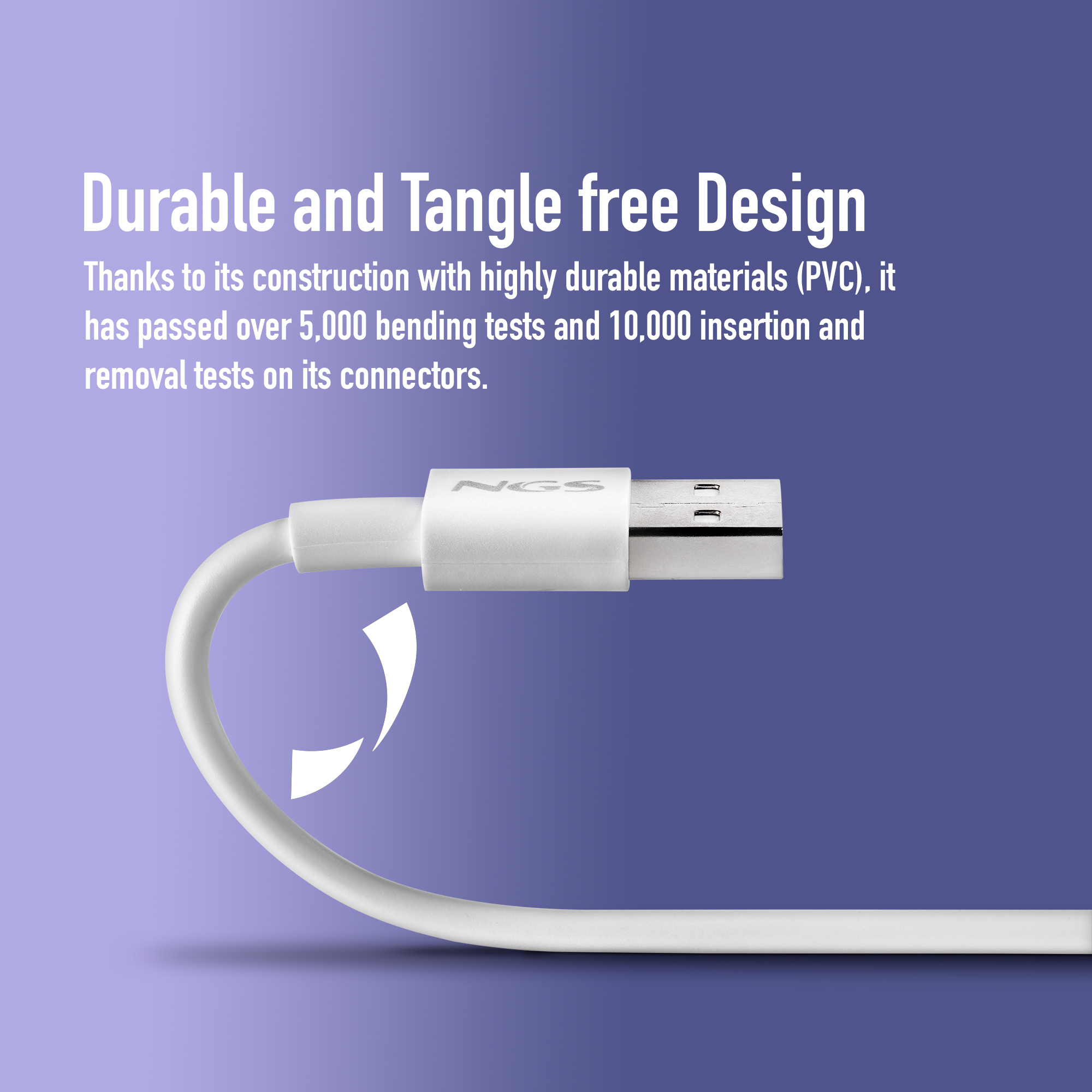 Un cavo USB bianco con connettore argentato su sfondo viola.