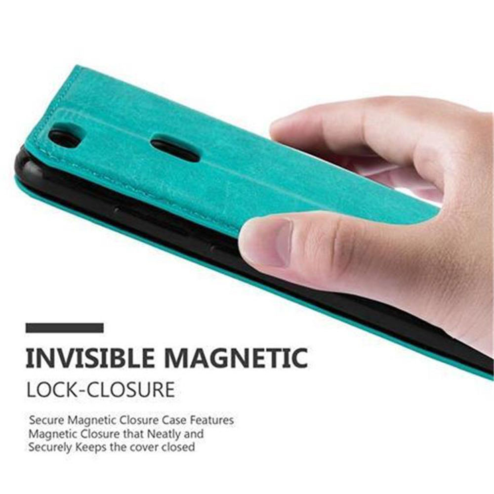 Custodia turchese per telefono con chiusura magnetica, tenuta in mano.