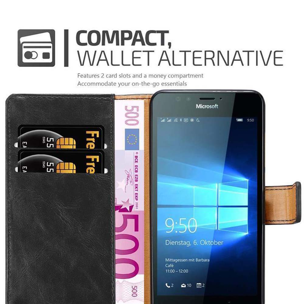 Custodia a portafoglio nera con due slot per carte, banconota da 500€ e smartphone.