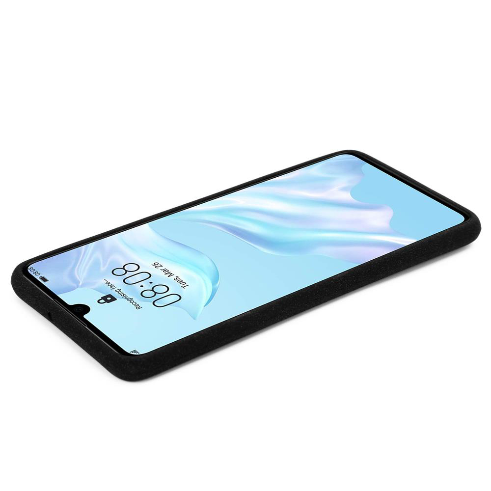 Uno smartphone nero giace su una superficie bianca. Lo schermo mostra le 08:08.