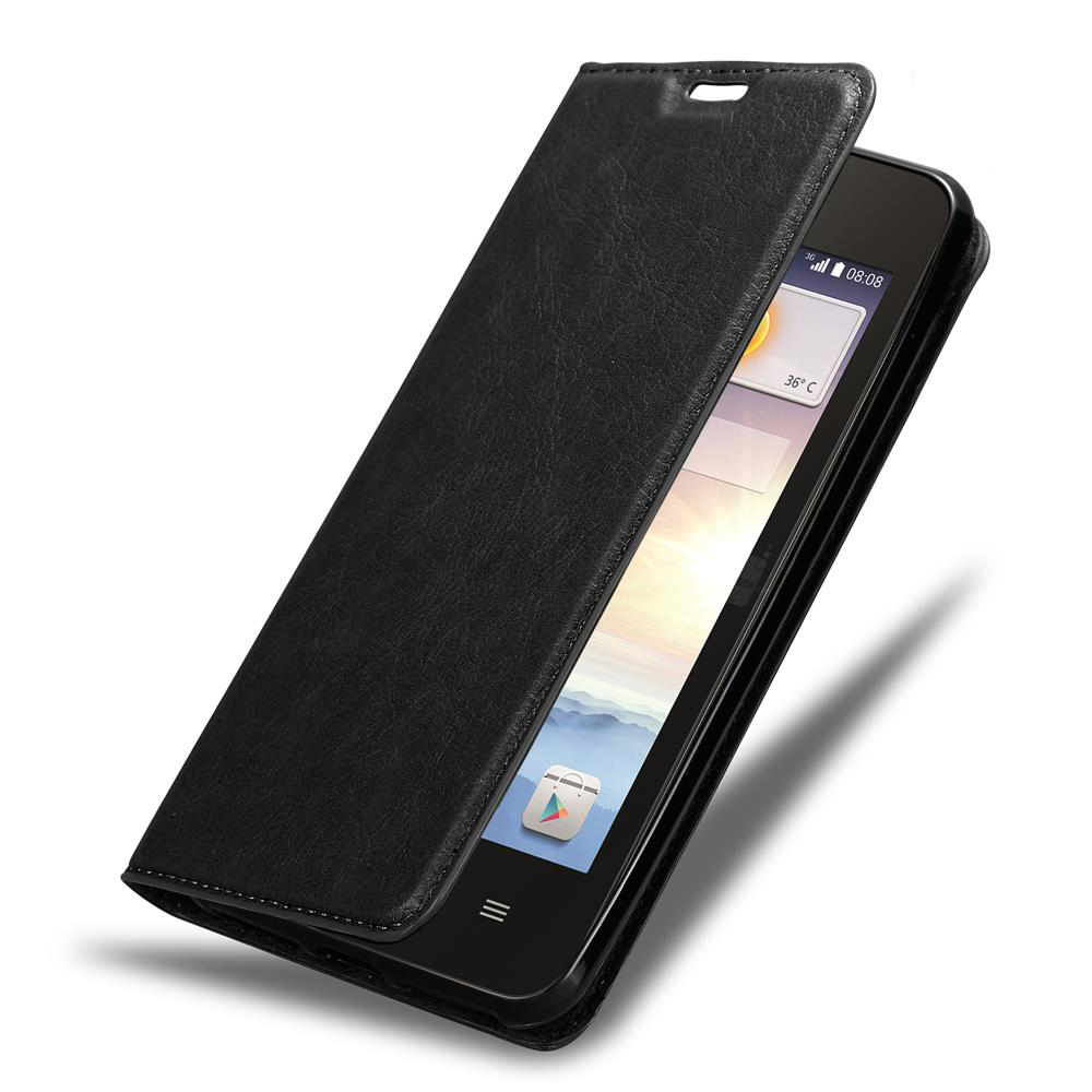 Uno smartphone nero in custodia di pelle con sfondo tramonto e indicazione 36°C.