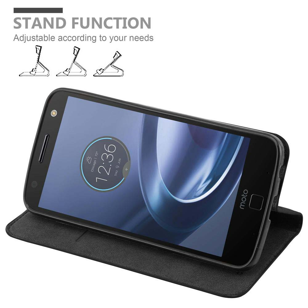 Uno smartphone nero in una custodia con funzione stand. L'ora è 12:36.