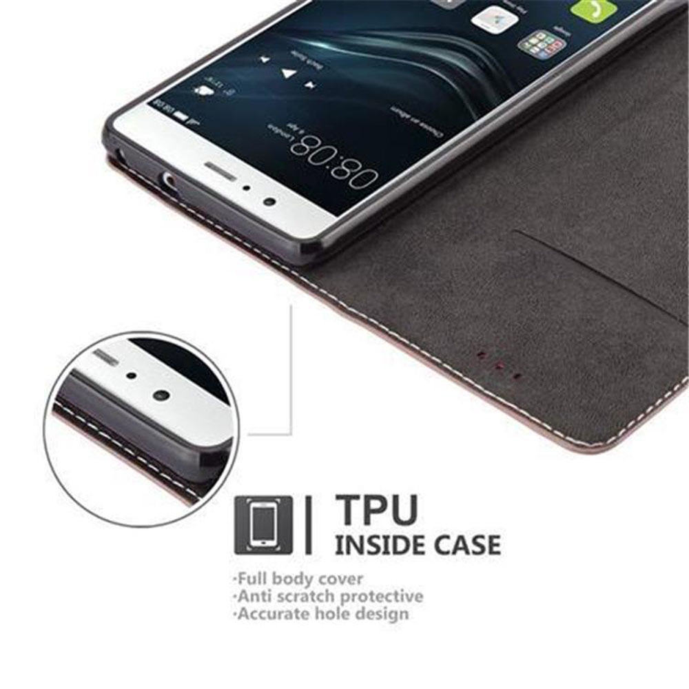 Uno smartphone in una custodia marrone con schermo e testo visibili.