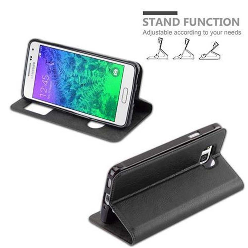 Funda negra para teléfono con función de soporte, mostrando un smartphone con fondo de pantalla colorido.