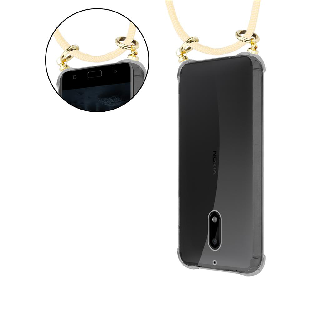 Eine transparente Handyhülle mit einer beigefarbenen Handschlaufe an goldenen Ringen.