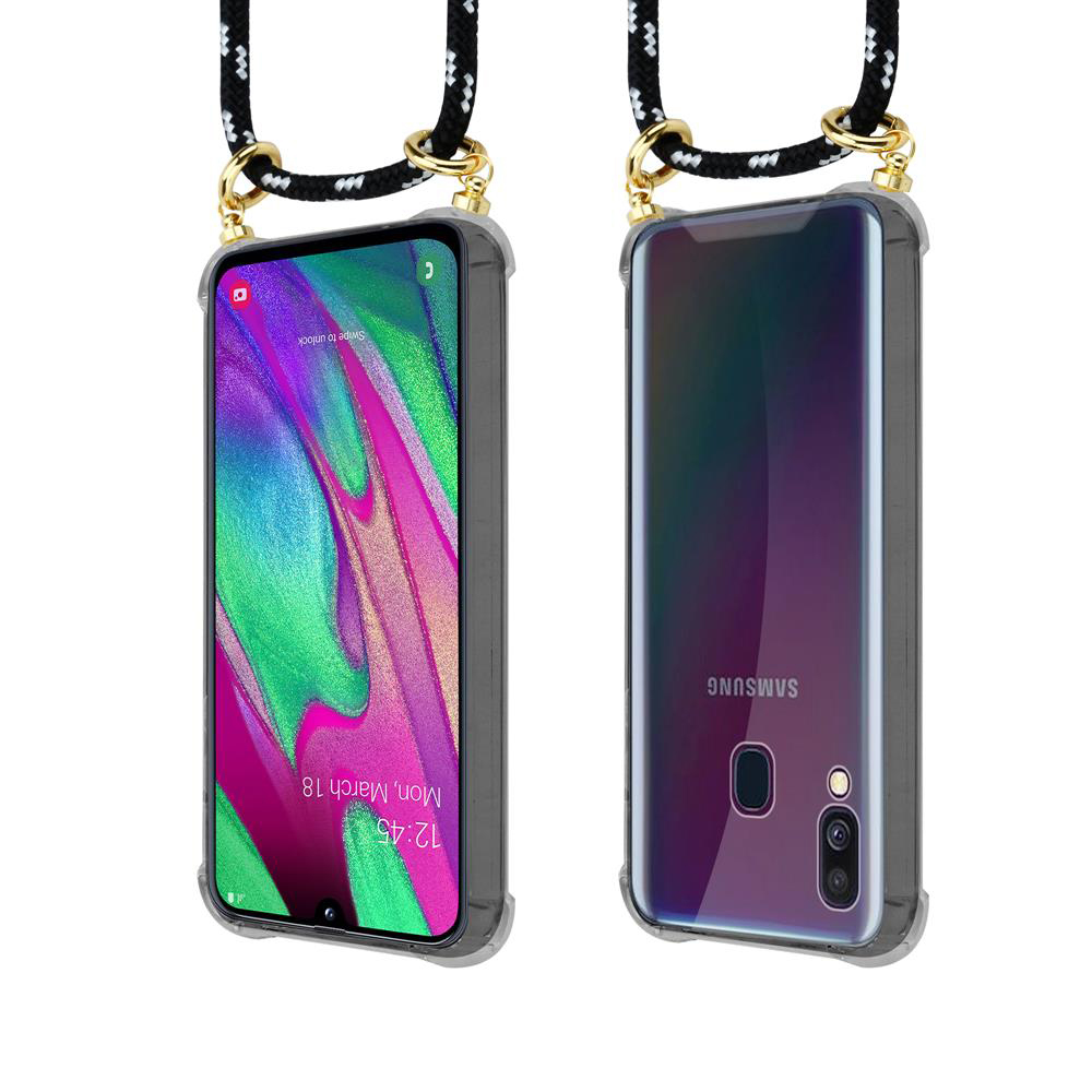 Due telefoni Samsung in custodie trasparenti con cordini neri.