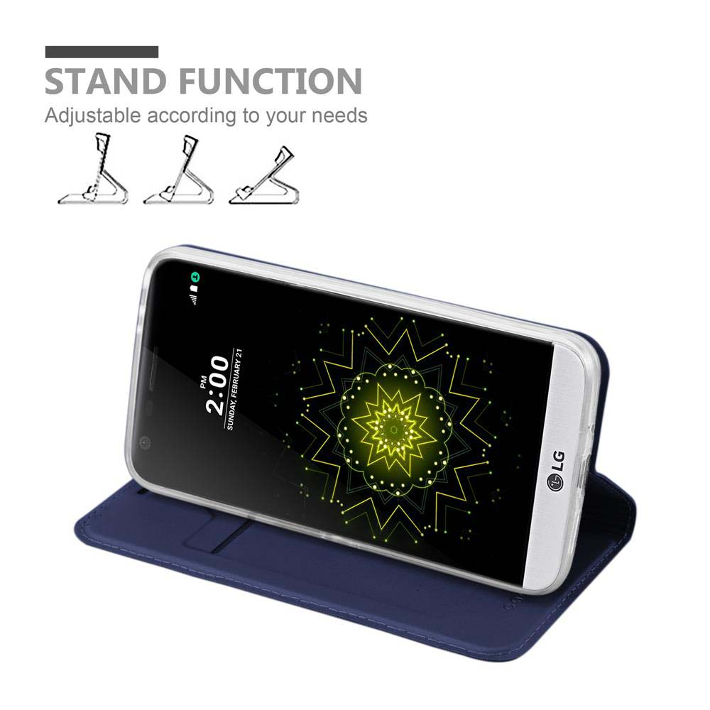 Telefono LG in una custodia blu, mostra un orologio digitale e icone di supporto.