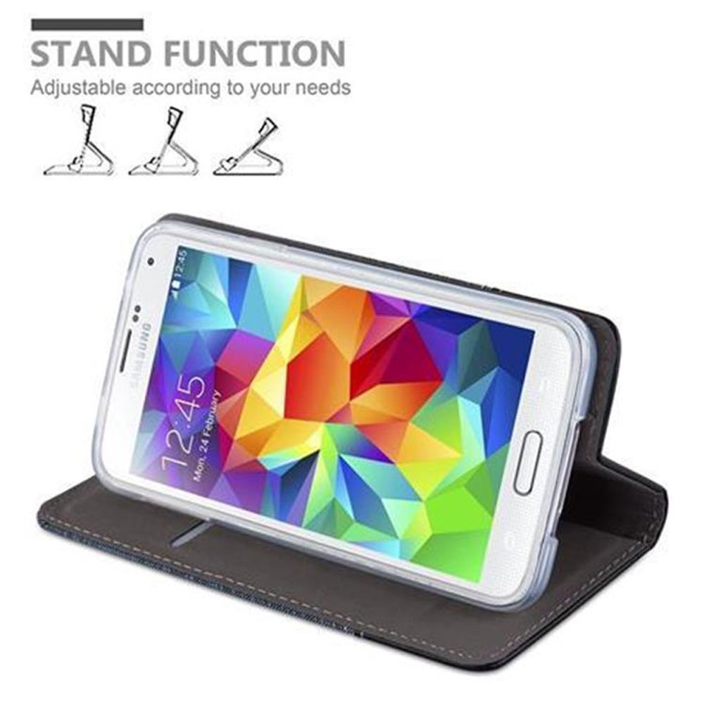 Ein Smartphone in einem aufgestellten dunkelgrauen Buch-Stil-Etui mit buntem Hintergrund.