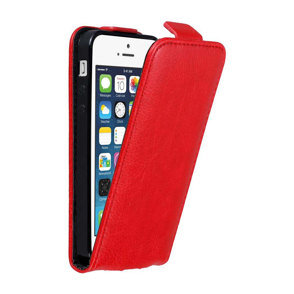 Una funda roja plegable para teléfono con un iPhone 5 dentro.