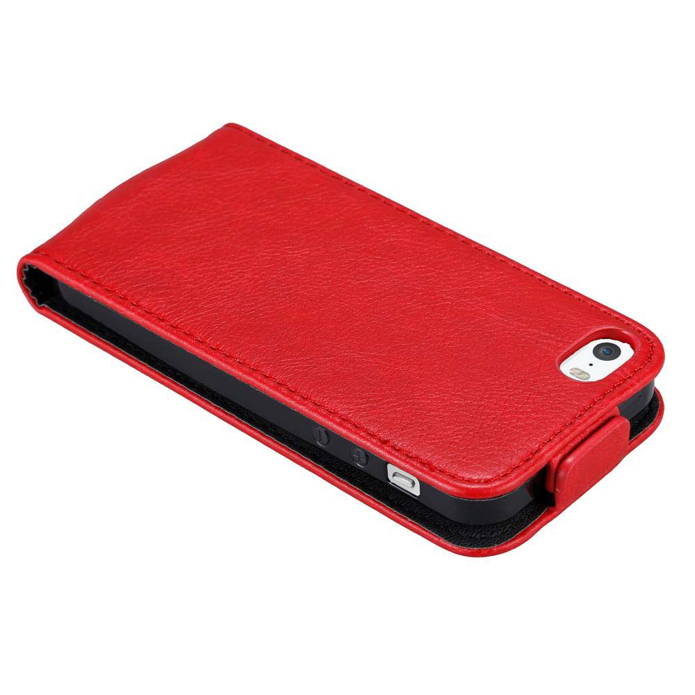 Funda roja de cuero para smartphone, mostrando cámara y botones.