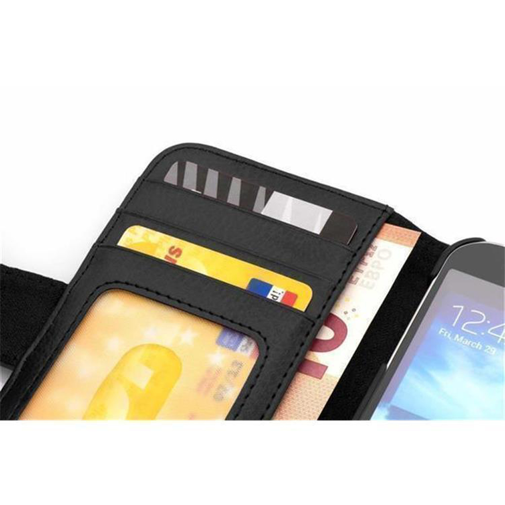 Portafoglio nero con carte, banconote e schermo smartphone.
