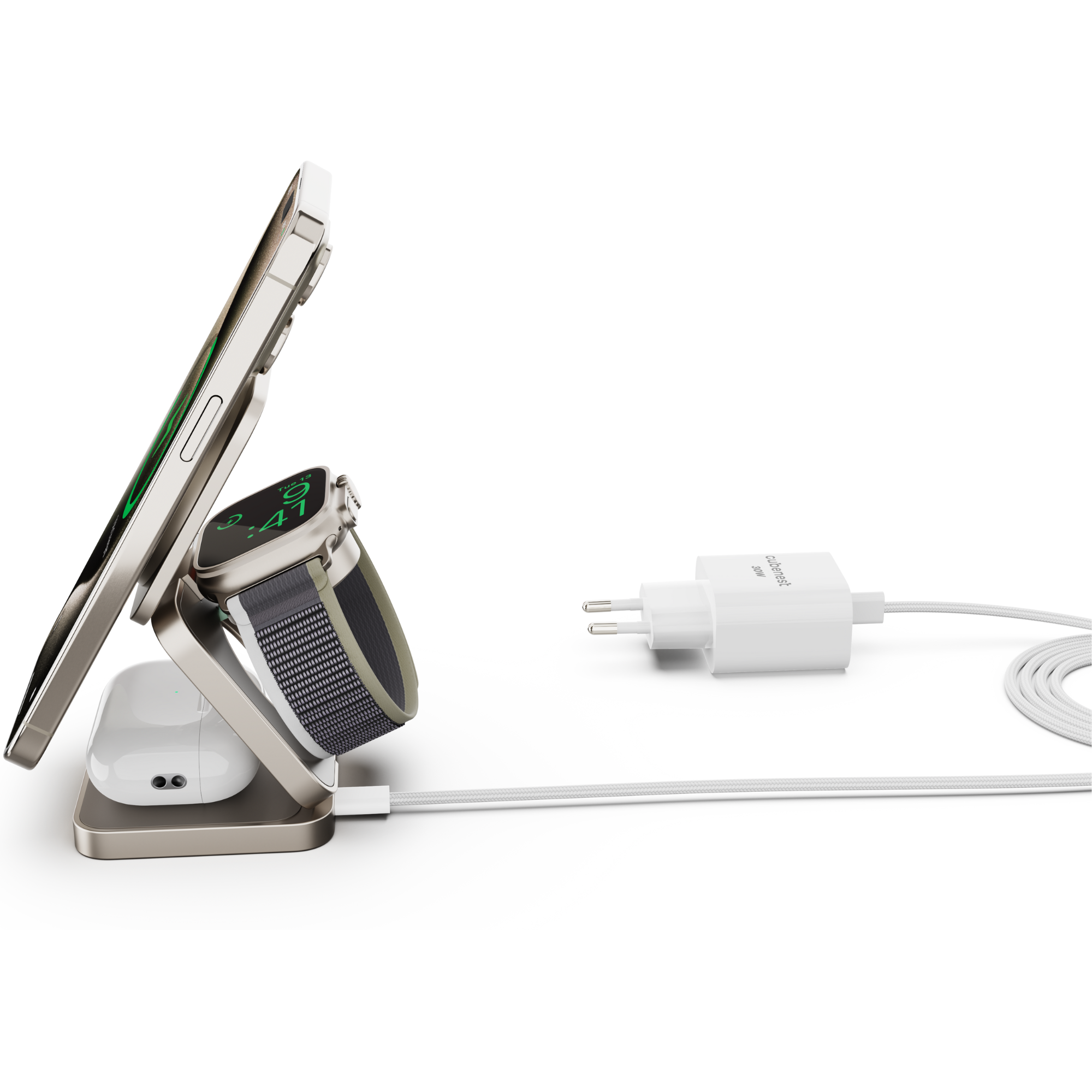 Un supporto di ricarica con iPhone, Apple Watch, AirPods e adattatore.