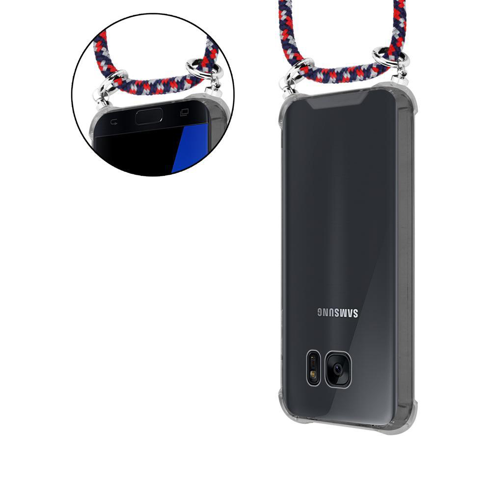 Uno smartphone nero in una custodia trasparente con un laccetto intrecciato.