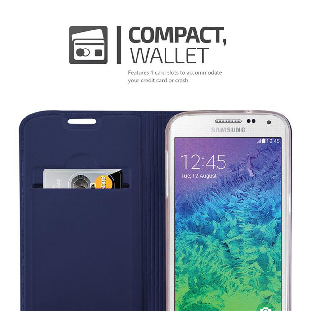 Portafoglio blu scuro con fessura per carte accanto a un telefono Samsung.
