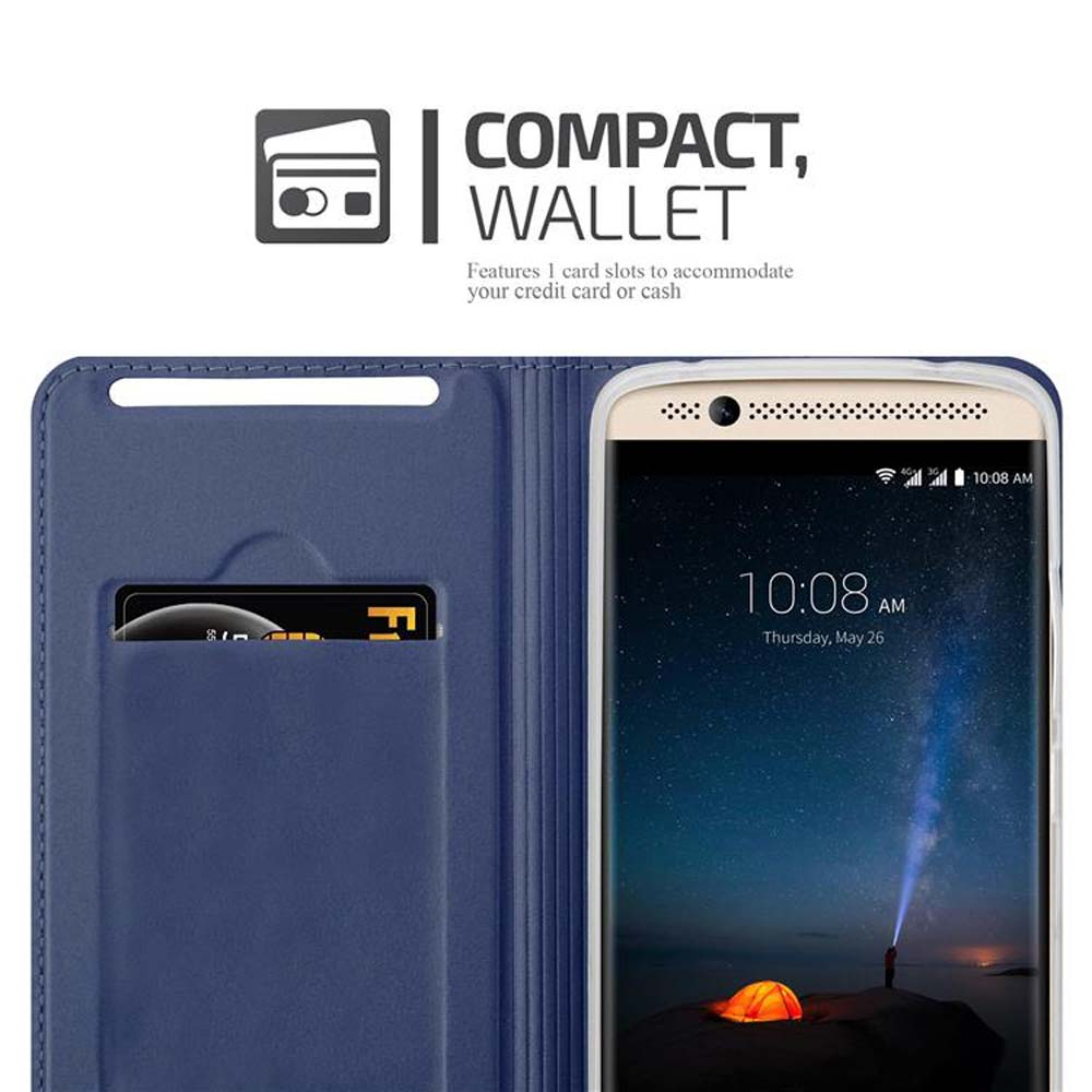 Un portafoglio blu contiene una carta di credito, accanto a un telefono che mostra le 10:08.