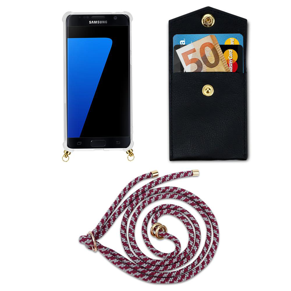 Telefono Samsung in custodia, portafoglio con carte e cordino su sfondo bianco.