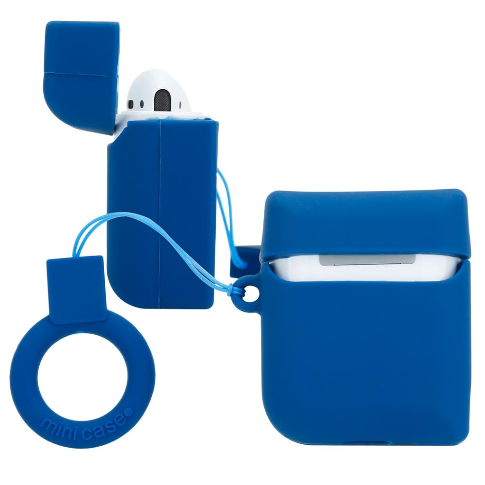 Zwei blaue Silikonhüllen für Kopfhörer. Eine offen, mit einem weißen Ohrhörer darin.