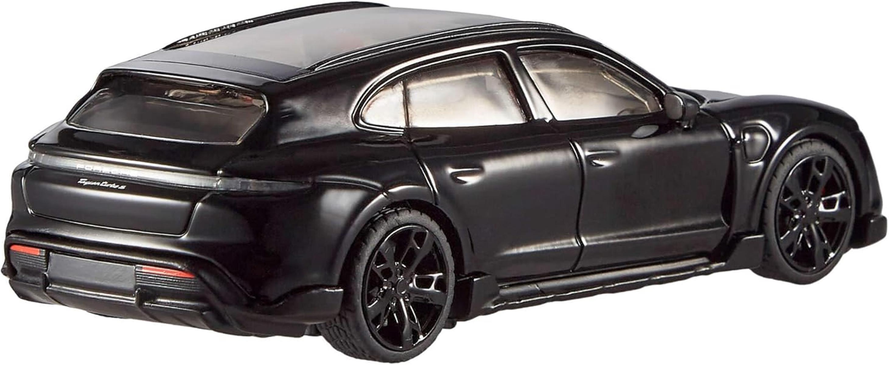 Schwarzer Porsche Taycan Turbo S im Seitenprofil, auf weißem Grund.
