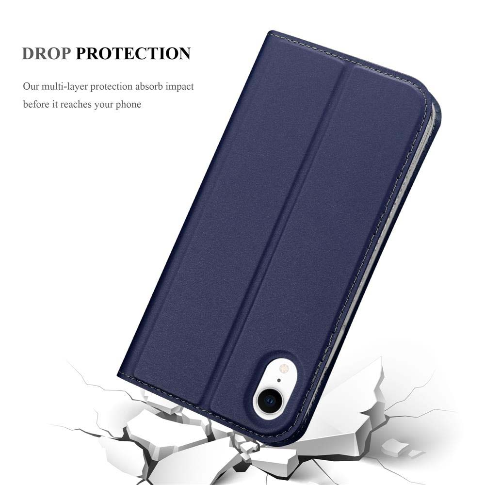 Custodia blu scuro per tablet che sfonda pavimento bianco. Testo: DROP PROTECTION.
