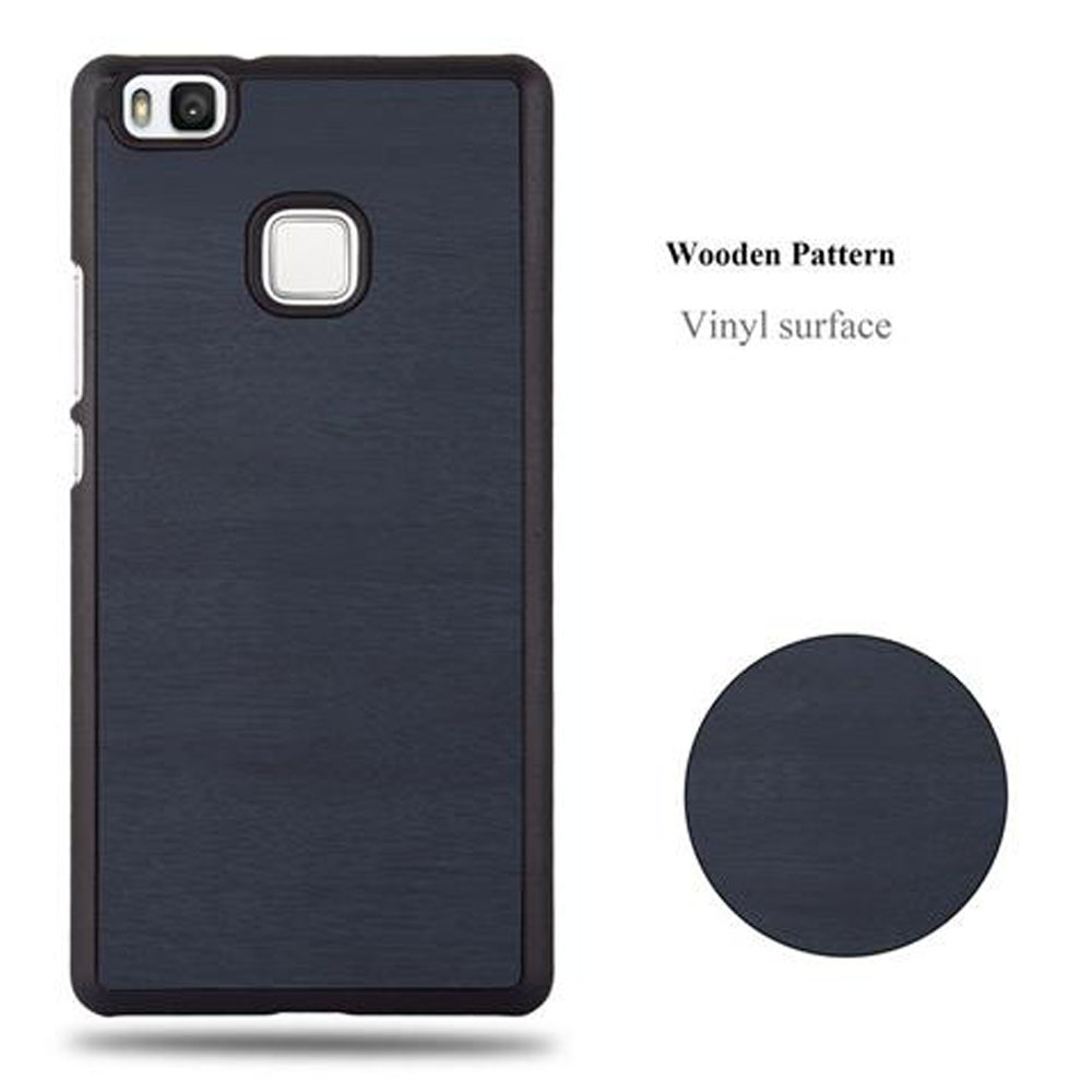 Custodia blu scuro per telefono con venature di legno e foro fotocamera.