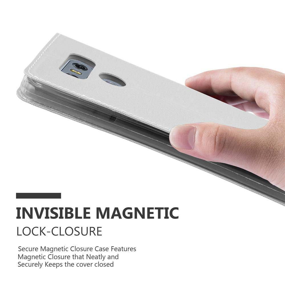 Una mano tiene una custodia per telefono grigio chiaro con chiusura magnetica invisibile.