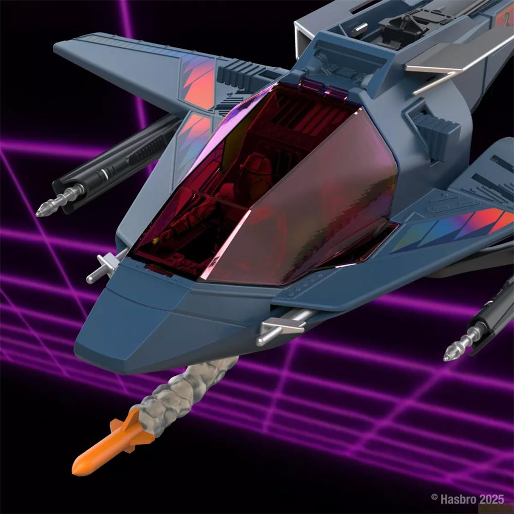 Vaisseau spatial jouet bleu foncé avec cockpit rouge et missiles sur fond de grille violette.
