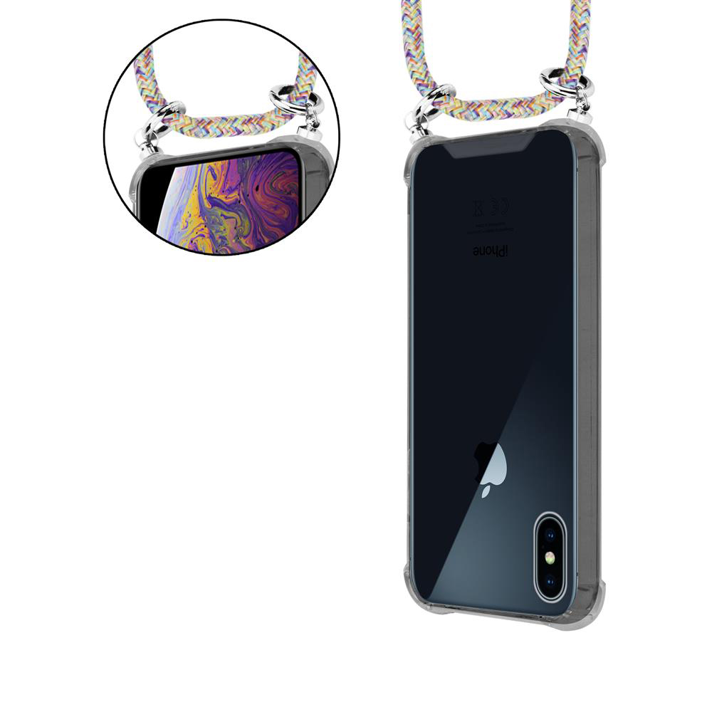 Ein durchsichtiges iPhone mit einem bunten, geflochtenen Umhängeband.