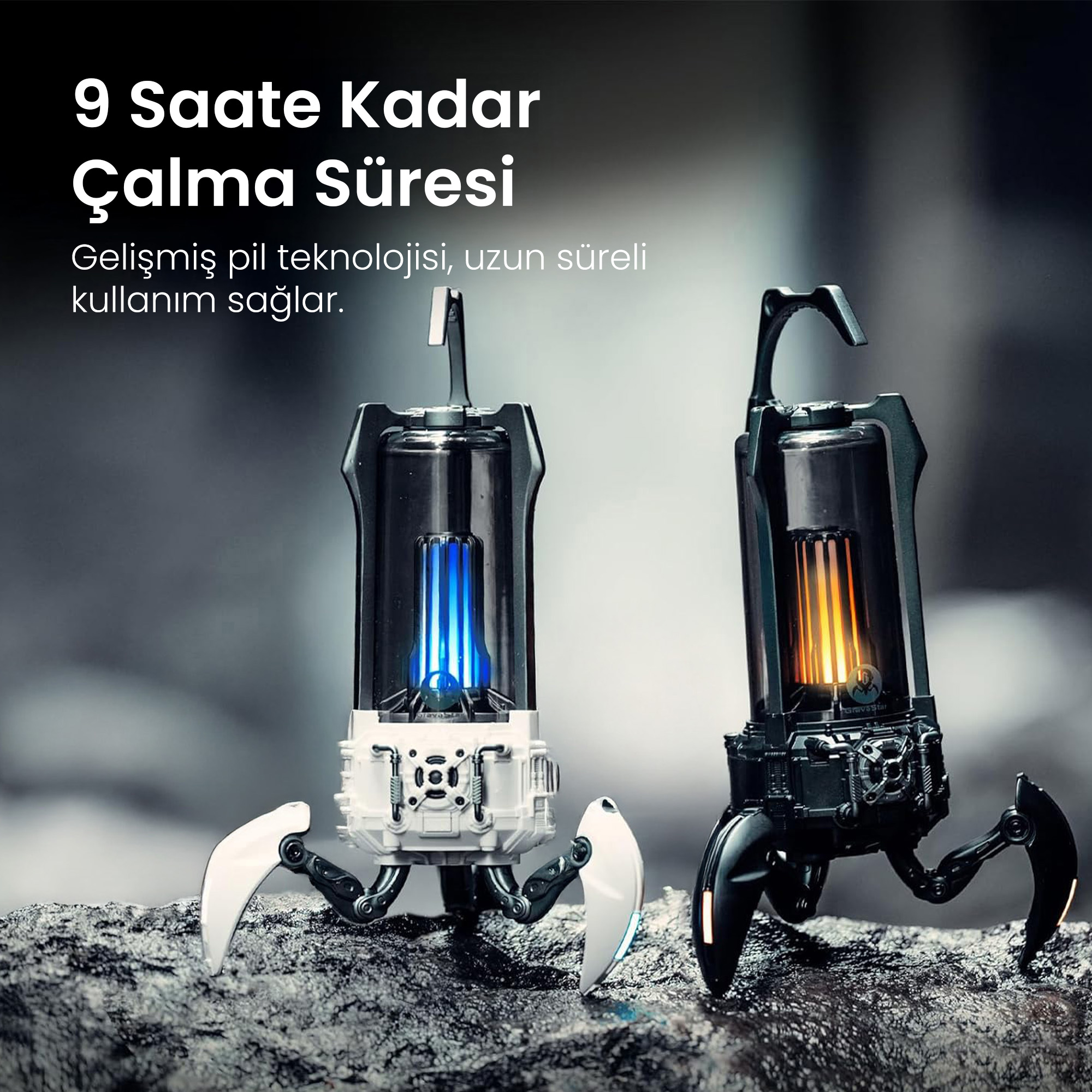 Dwie robotyczne figurki ze świecącymi cylindrami, jedna niebieska, druga pomarańczowa.