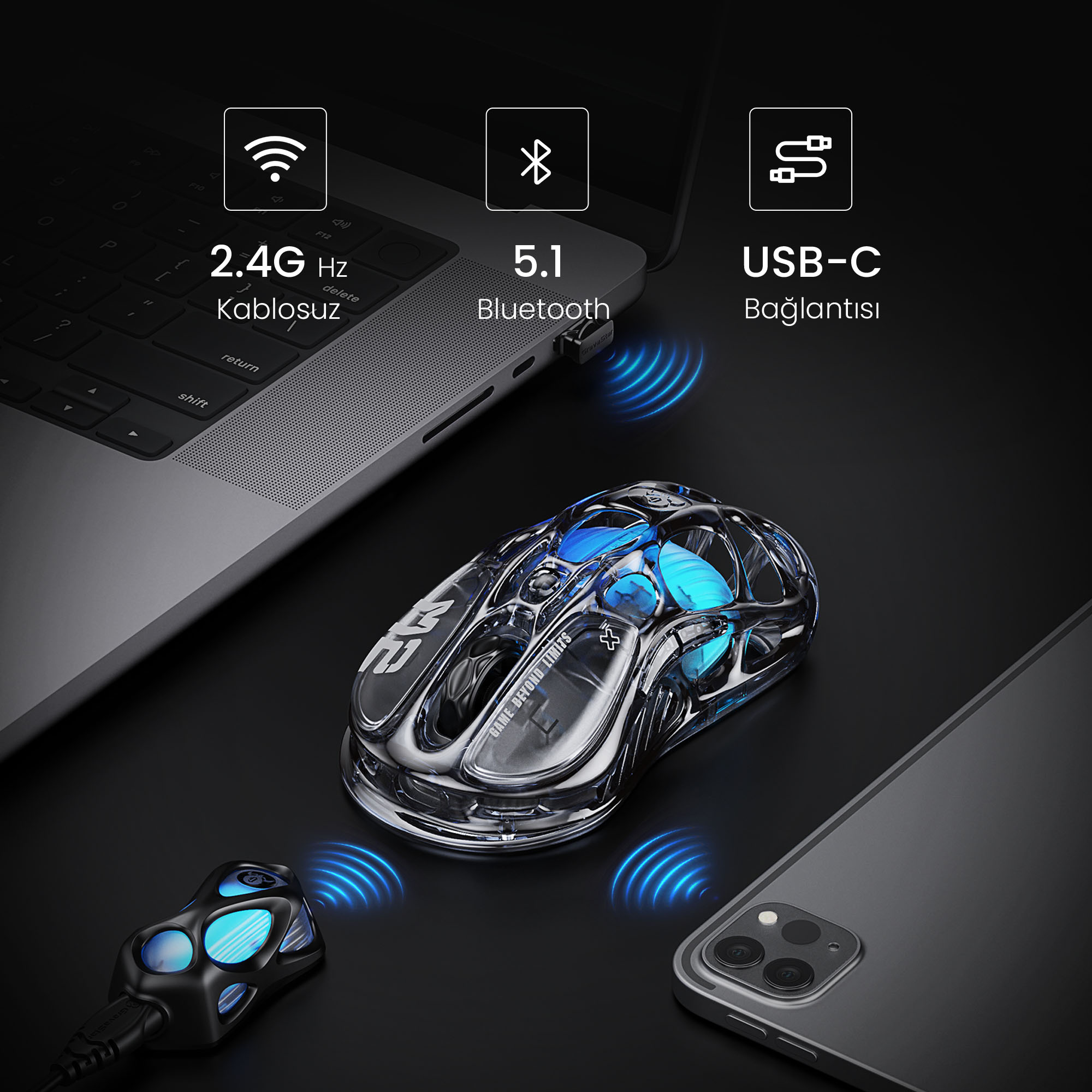 Przezroczysta mysz z niebieskim podświetleniem obok laptopa i smartfona.