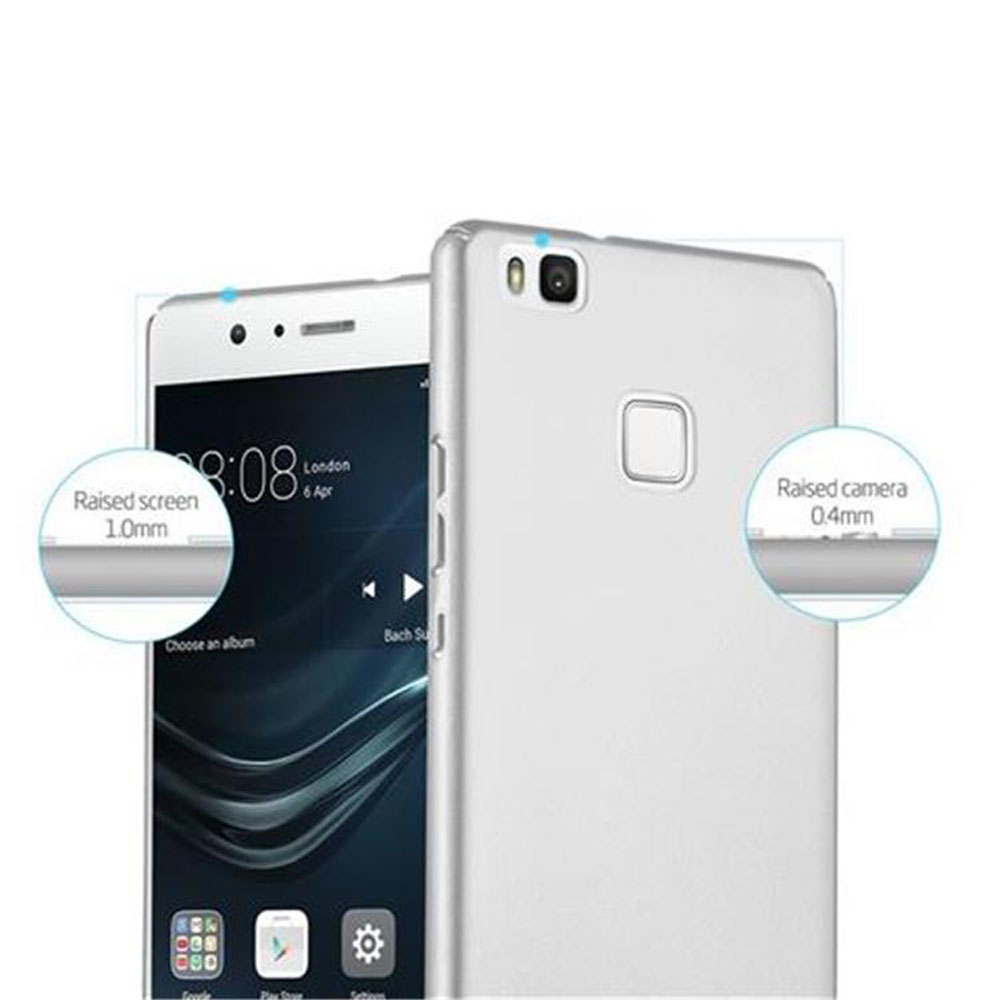Due smartphone bianchi fianco a fianco, uno mostra i dettagli dello schermo.