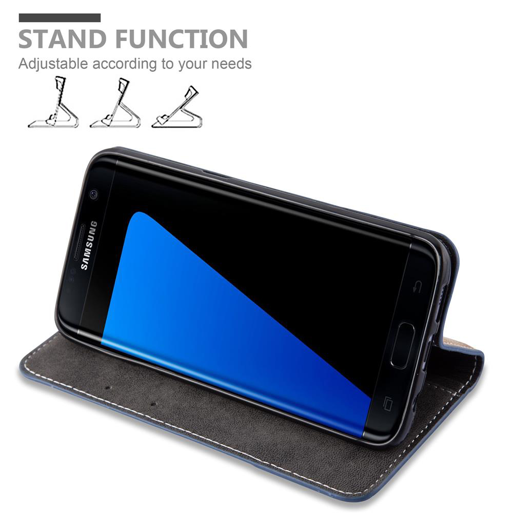 Un smartphone Samsung en una funda azul abatible, que funciona como soporte.