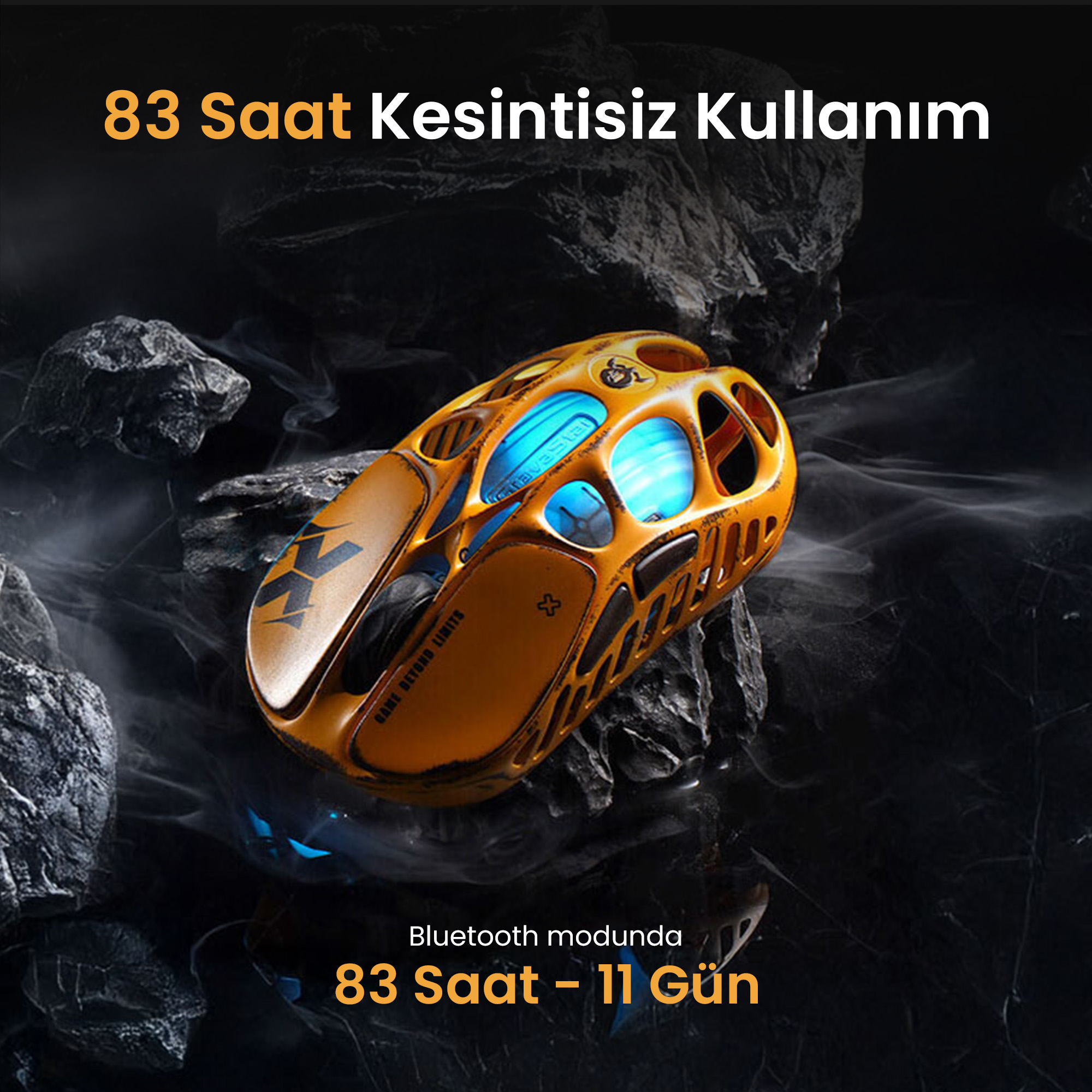 Delikli tasarımlı, mavi ışıklı turuncu oyuncu faresi, koyu arka planda.