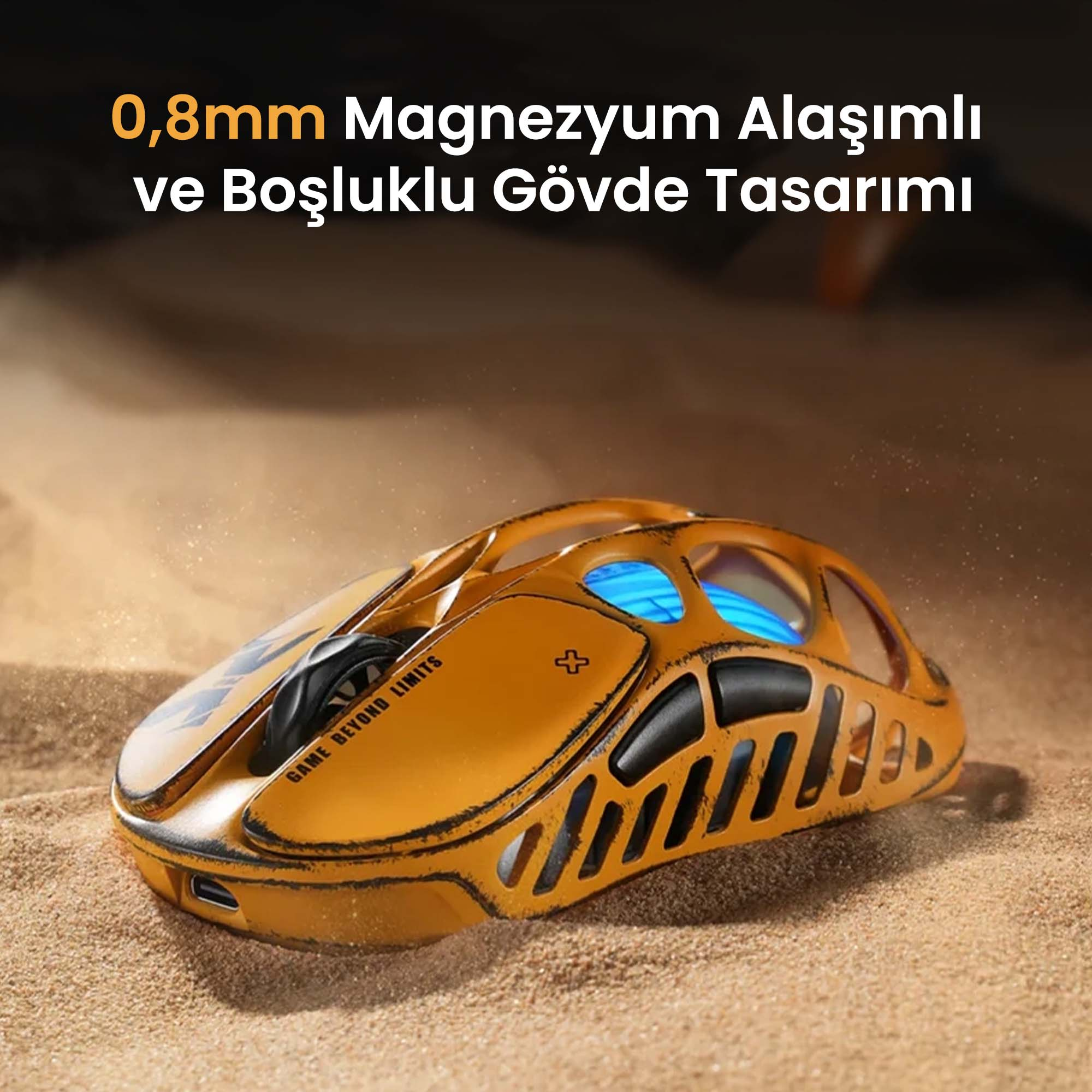 Sarı oyuncu faresi, boşluklu gövde tasarımı, kum üzerinde.