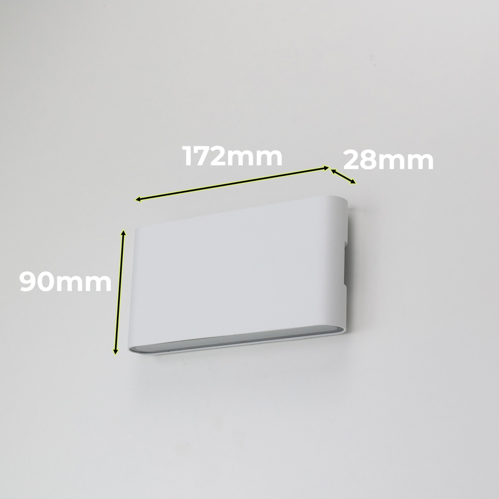 Lámpara de pared blanca, 172mm ancho, 90mm alto, 28mm profundo.