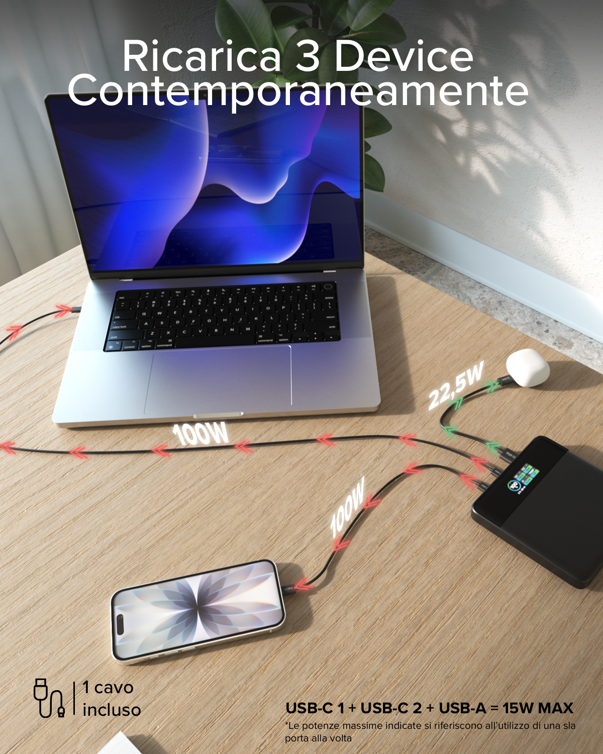 Un laptop, uno smartphone e un caricabatterie sono collegati su un tavolo di legno.