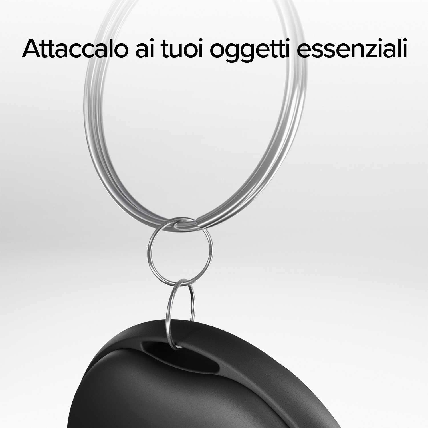 Un oggetto nero è attaccato a un portachiavi che pende da un anello più grande.